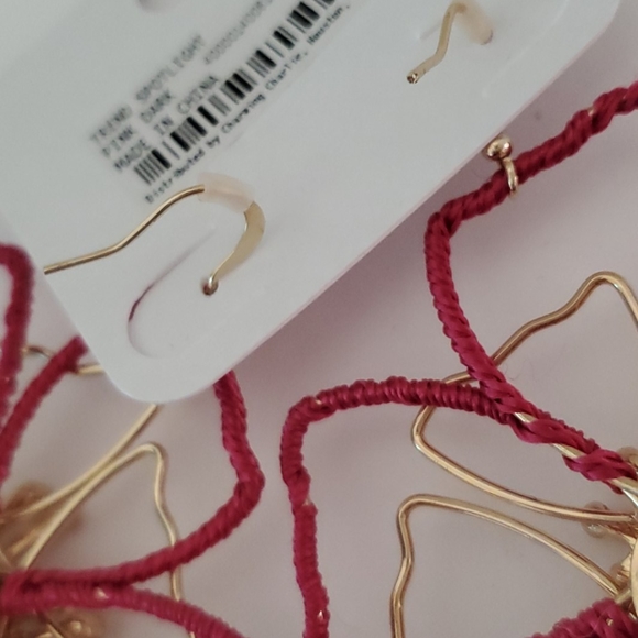 🆕️  Statement Earrings Wired with Thread Details - Picture 5 of 6